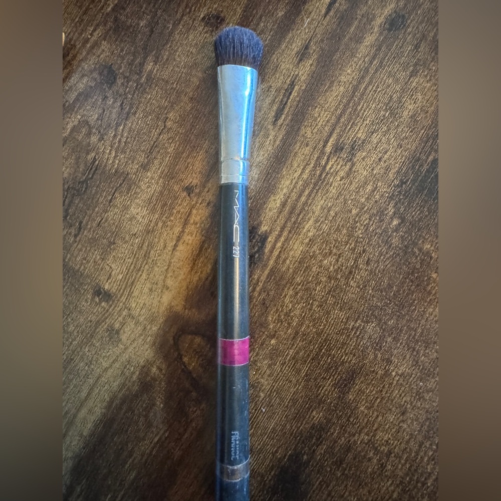 RARE Vintage | MAC Cosmetics Professional Makeup Brushes | 227  Large Fluff